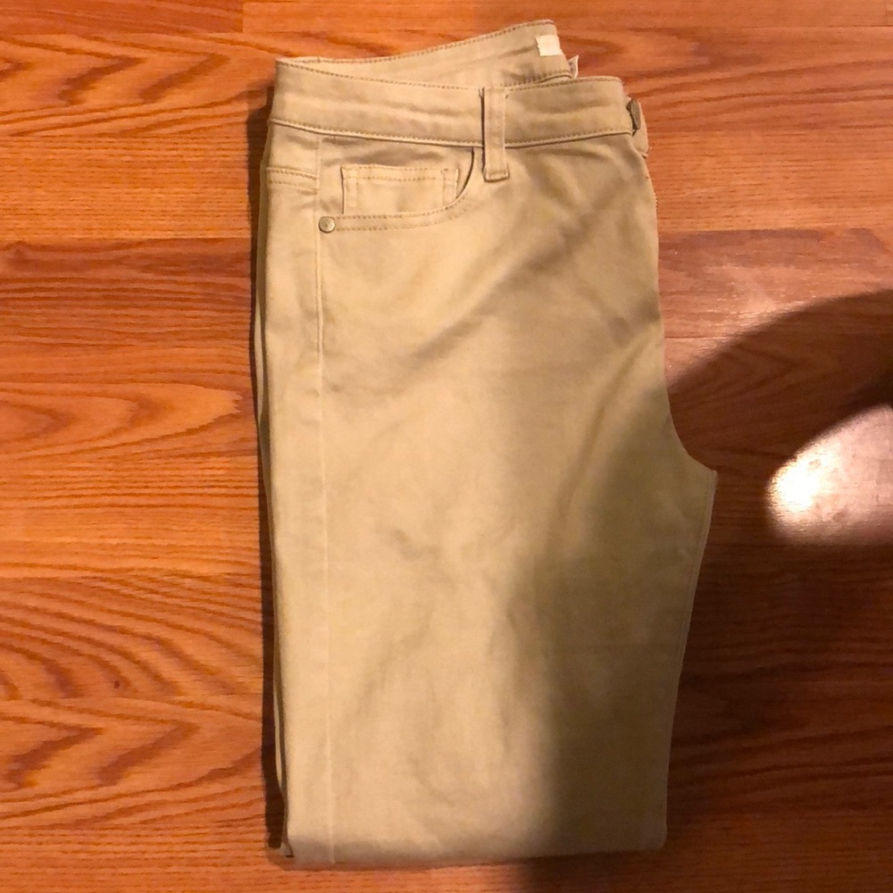 TAN DISTRESSED JEANS